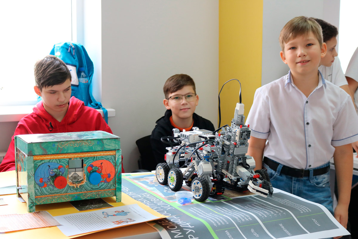 Сегодня состоялись областные робототехнические соревнования «Собери своего робота».