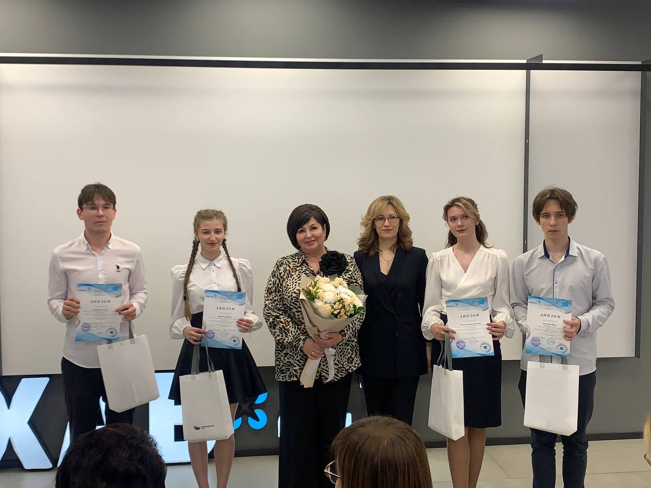 Торжественная церемония награждения победителей муниципальной олимпиады школьников имени Светланы Петровны Угаровой.